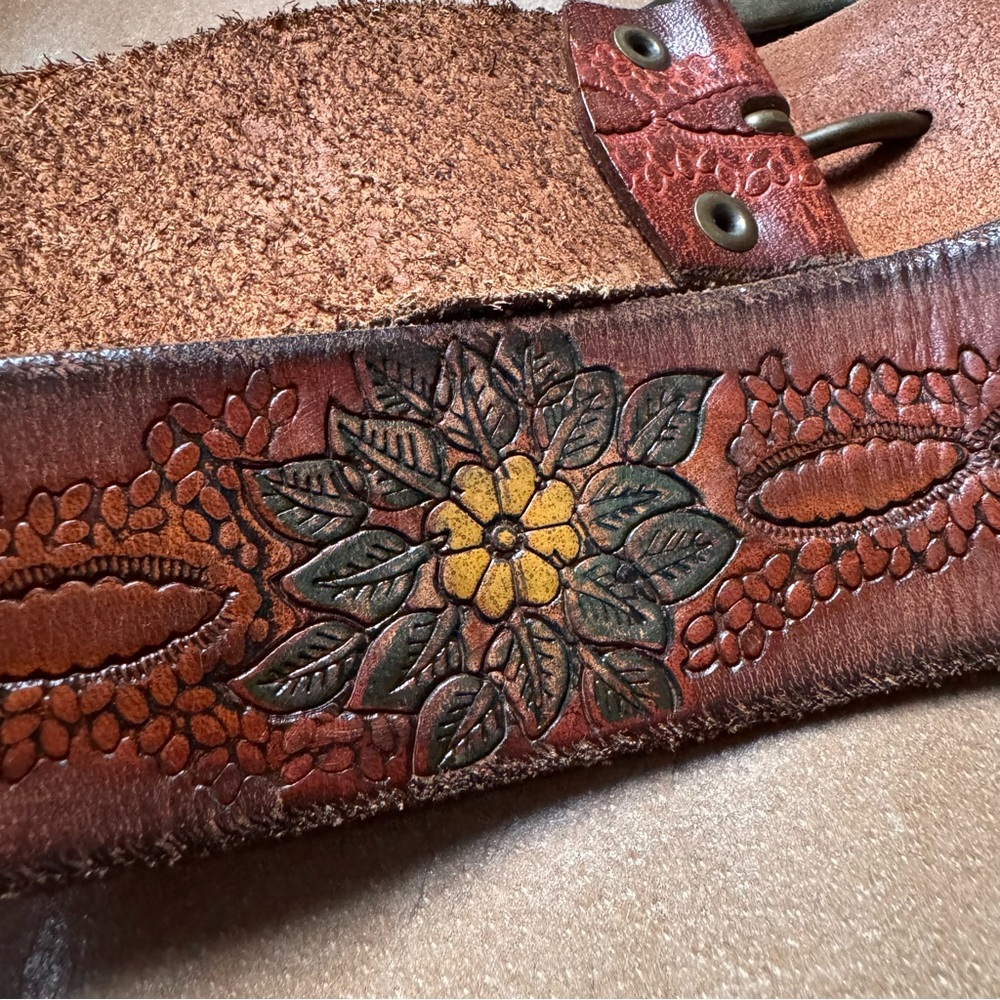 Vintage early 2000s leather tooled belt painted floral flowers brass buckle Y2K - Picture 6 of 13